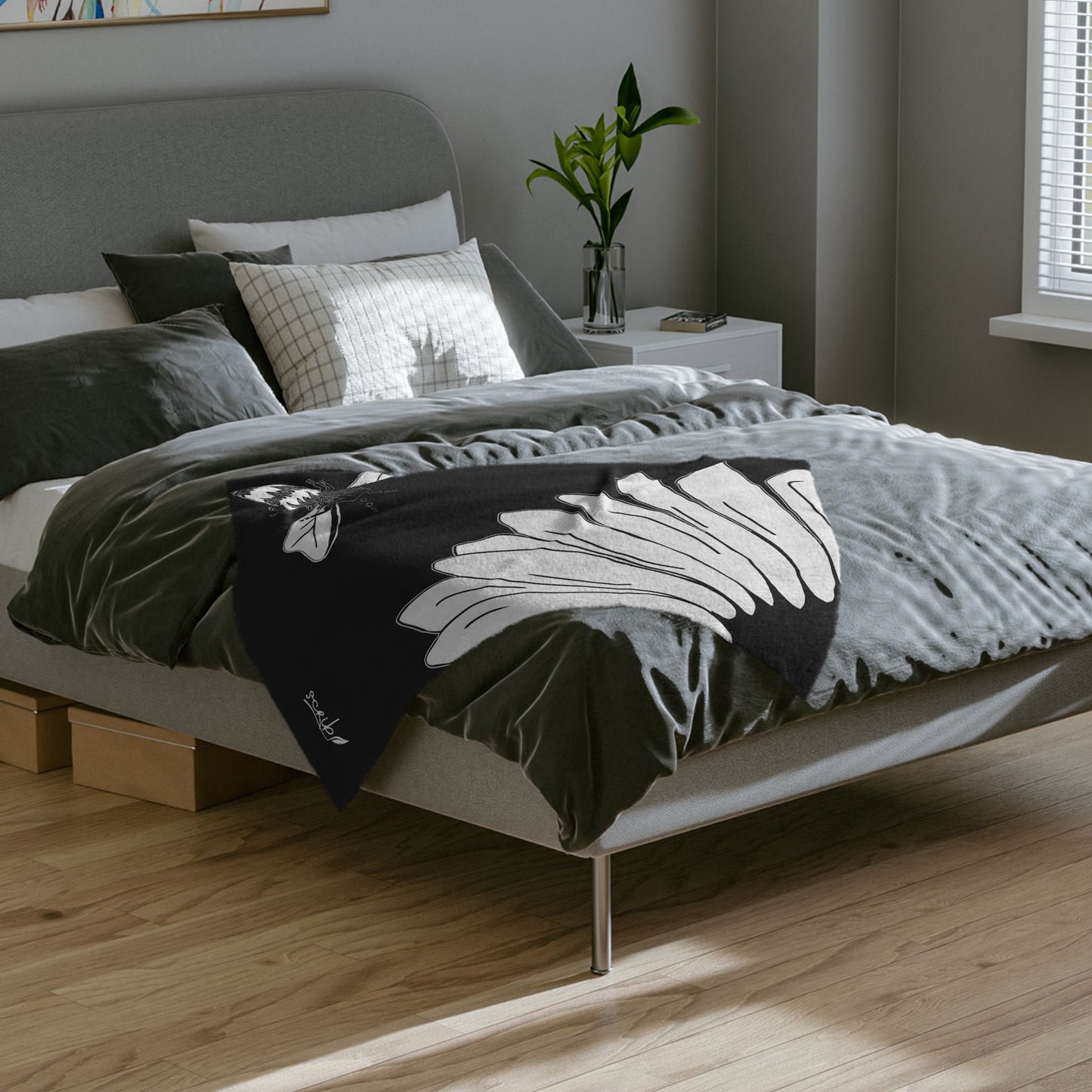 Velveteen Minky Blanket - B&W Bee Flower Design